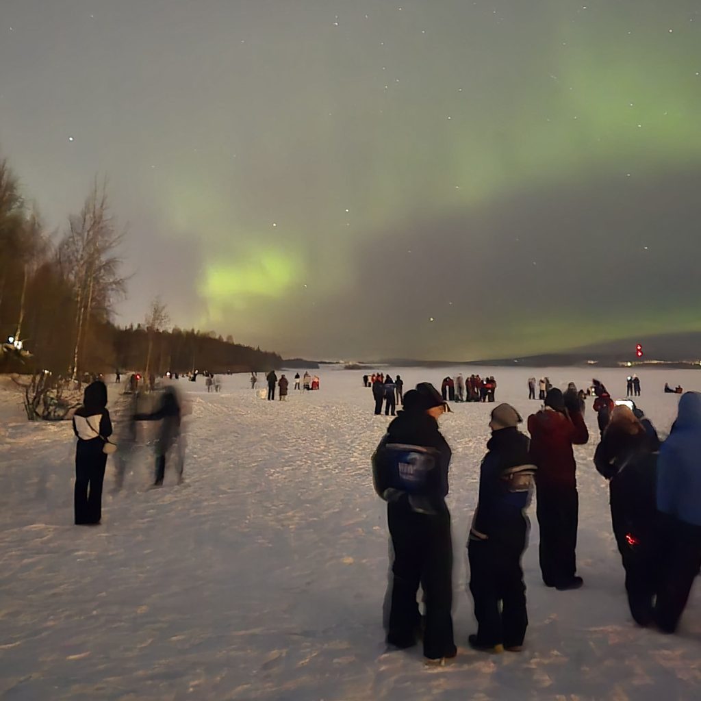 Arktikum n'est pas un bon spot pour les aurores boréales : trop de monde et trop de lumière