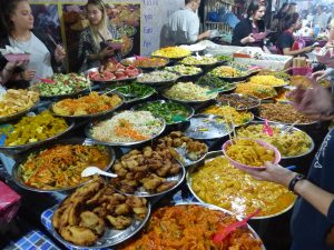 Le night market de Luang Prabang est l'endroit parfait pour découvrir la gastronomie locale