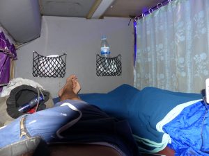Prendre le bus de nuit au Vietnam est plutôt confortable : hop, lit double !